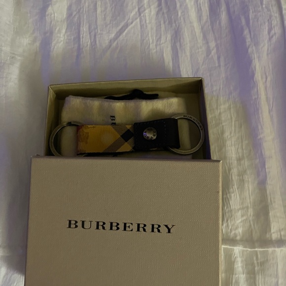AUTHENTIC BURBERRY KEYCHAIN - Picture 4 of 8